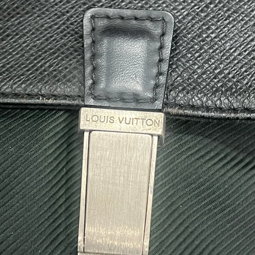 Louis Vuitton Black Fabric and Taiga Leather Saratov GM Messenger Bag